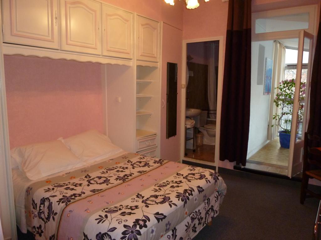 Hotel Emma Calve Millau Room photo