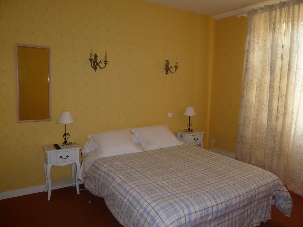 Hotel Emma Calve Millau Room photo