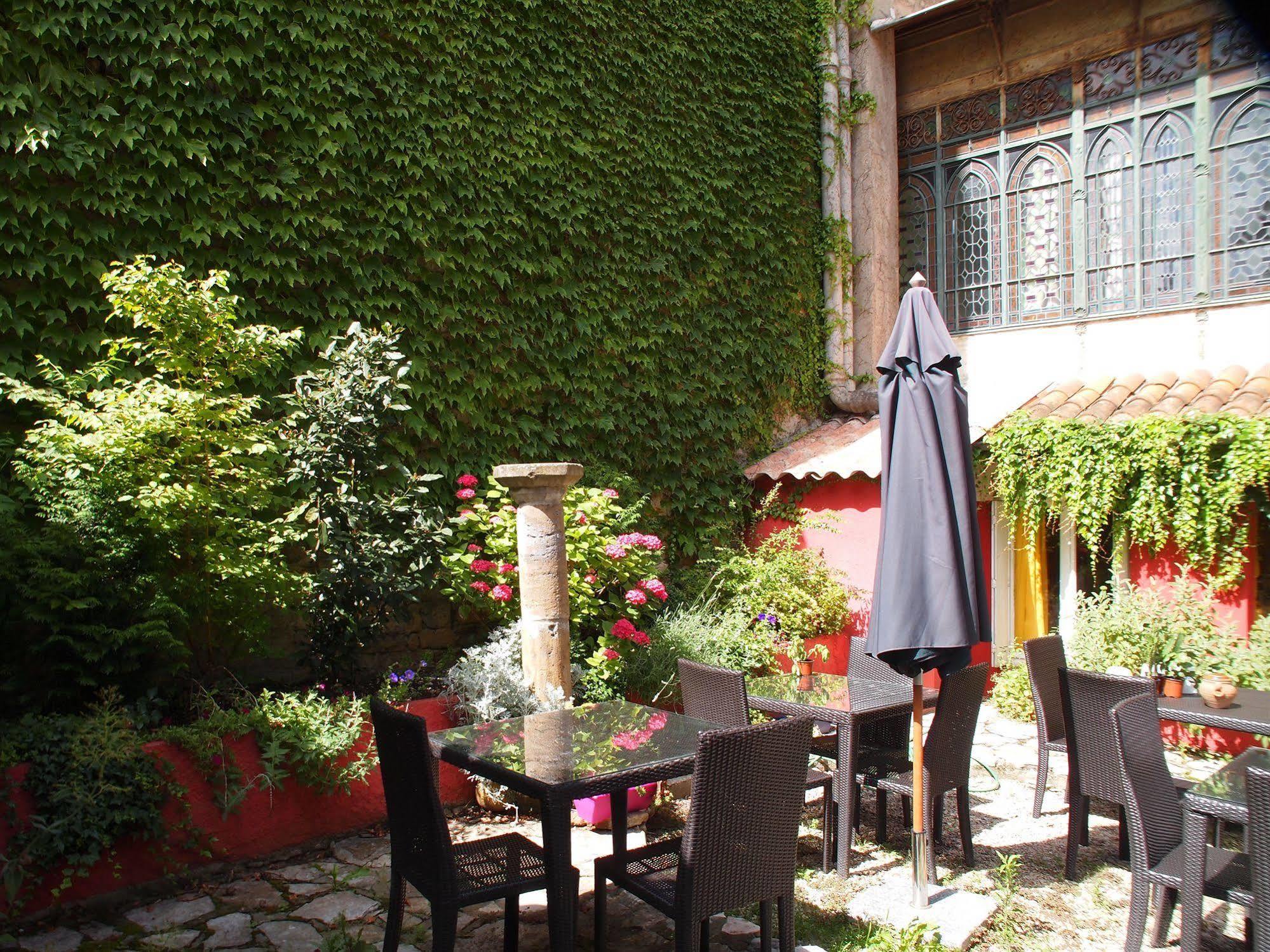 Hotel Emma Calve Millau Exterior photo